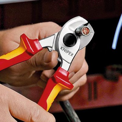 Kabelové nůžky VDE s vícesložkovými rukojeťmi 165 mm s pojistným očkem Knipex - obrázek