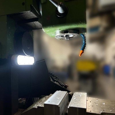 LED strojni svítidlo světelná lišta 305 mm 1200 lumenů výkyvné Bauer & Böcker - obrázek