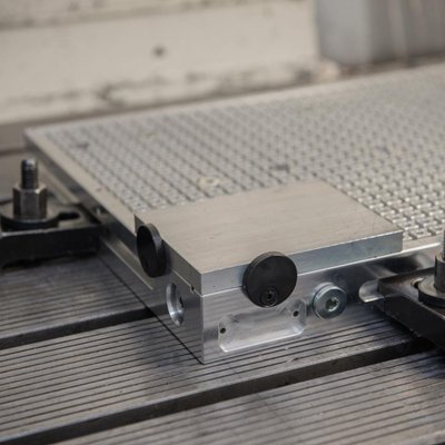 Vakuová upínací deska mřížka 12,5 mm 400x400 mm AMF - obrázek